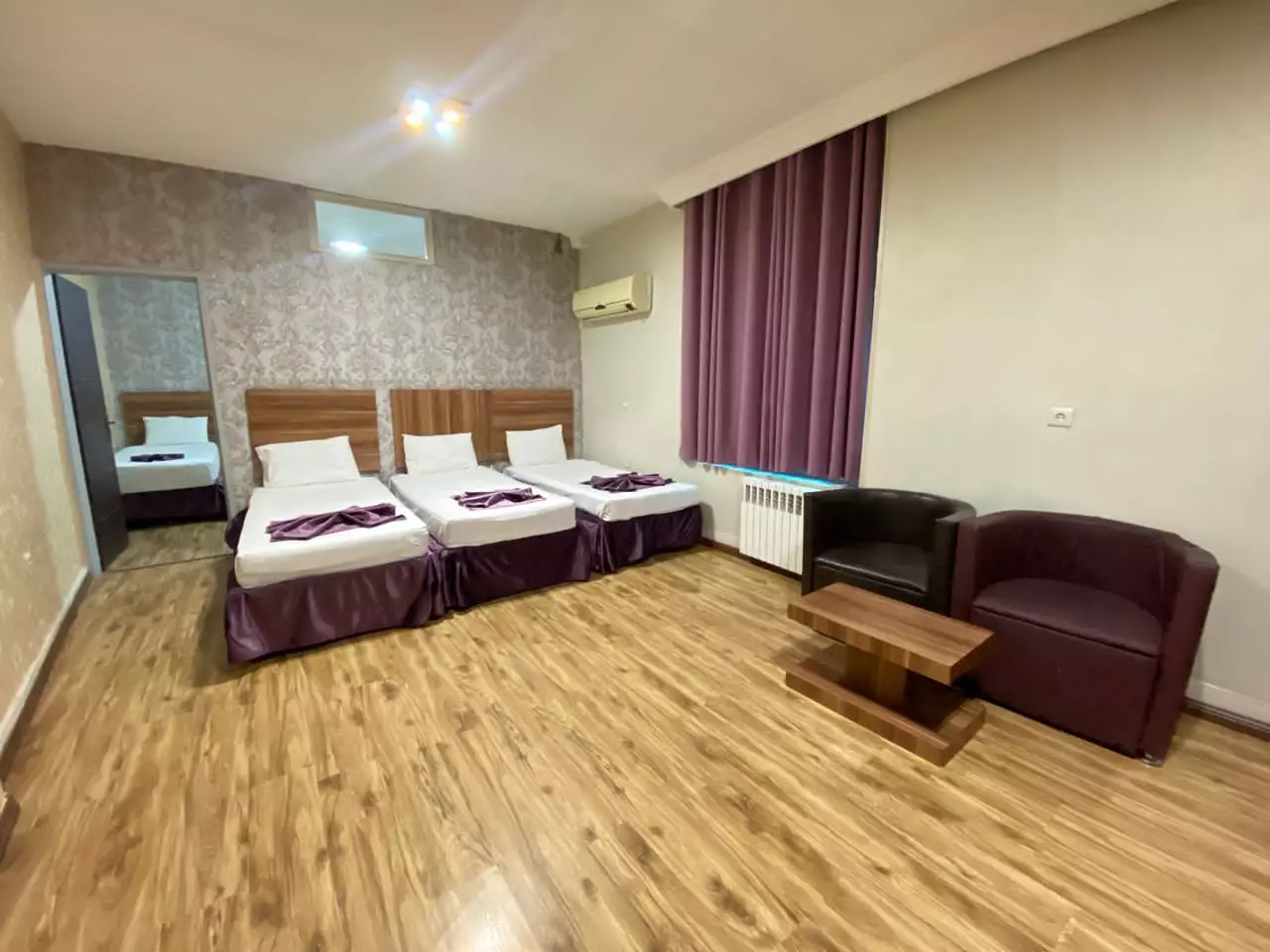 Alibaba https://cdn.alibaba.ir/ostorage/hotel-accommodation-images/67d68eeb31ce2147606d1bbb_7 تخت.webp